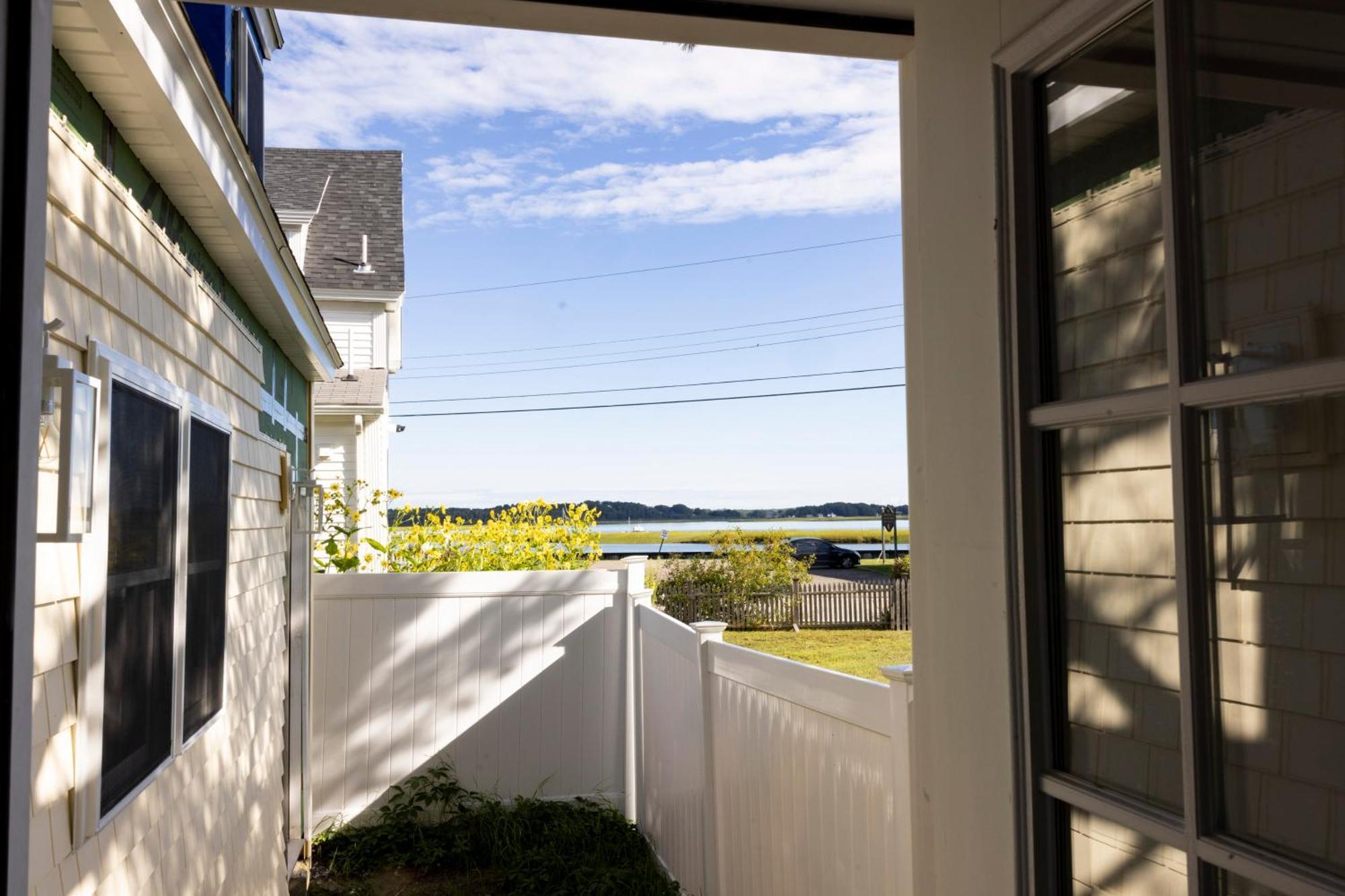 Bright 4Br Beach House, Pine Point Perfection Скарборо Экстерьер фото